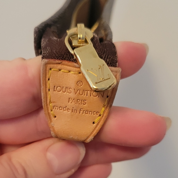 100% Authentic Louis Vuitton Monogram Pouch - Picture 8 of 11